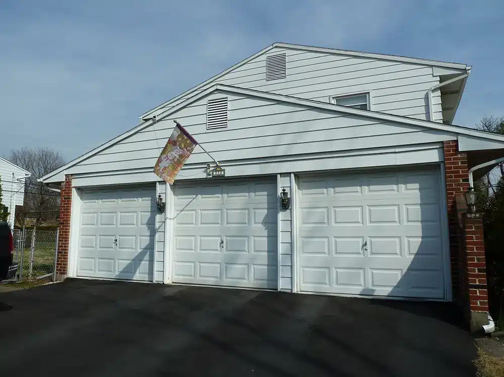 white-three-car-garage